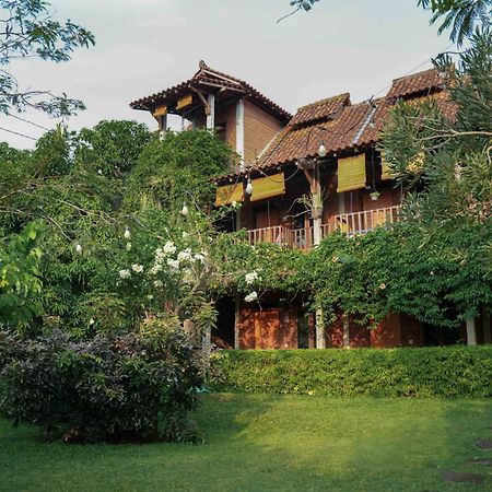 Djajanti House Bed & Breakfast Semarang Ngoại thất bức ảnh