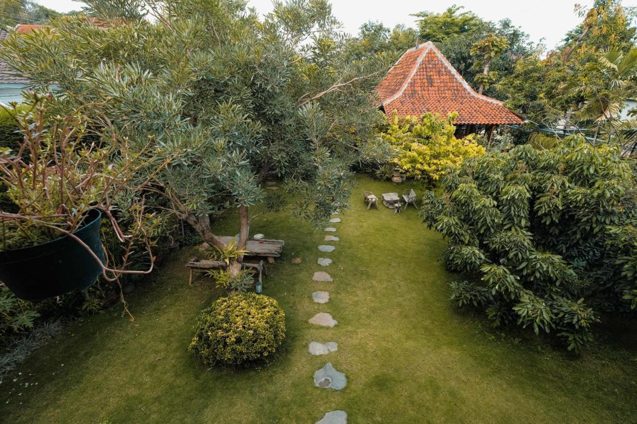 Djajanti House Bed & Breakfast Semarang Ngoại thất bức ảnh