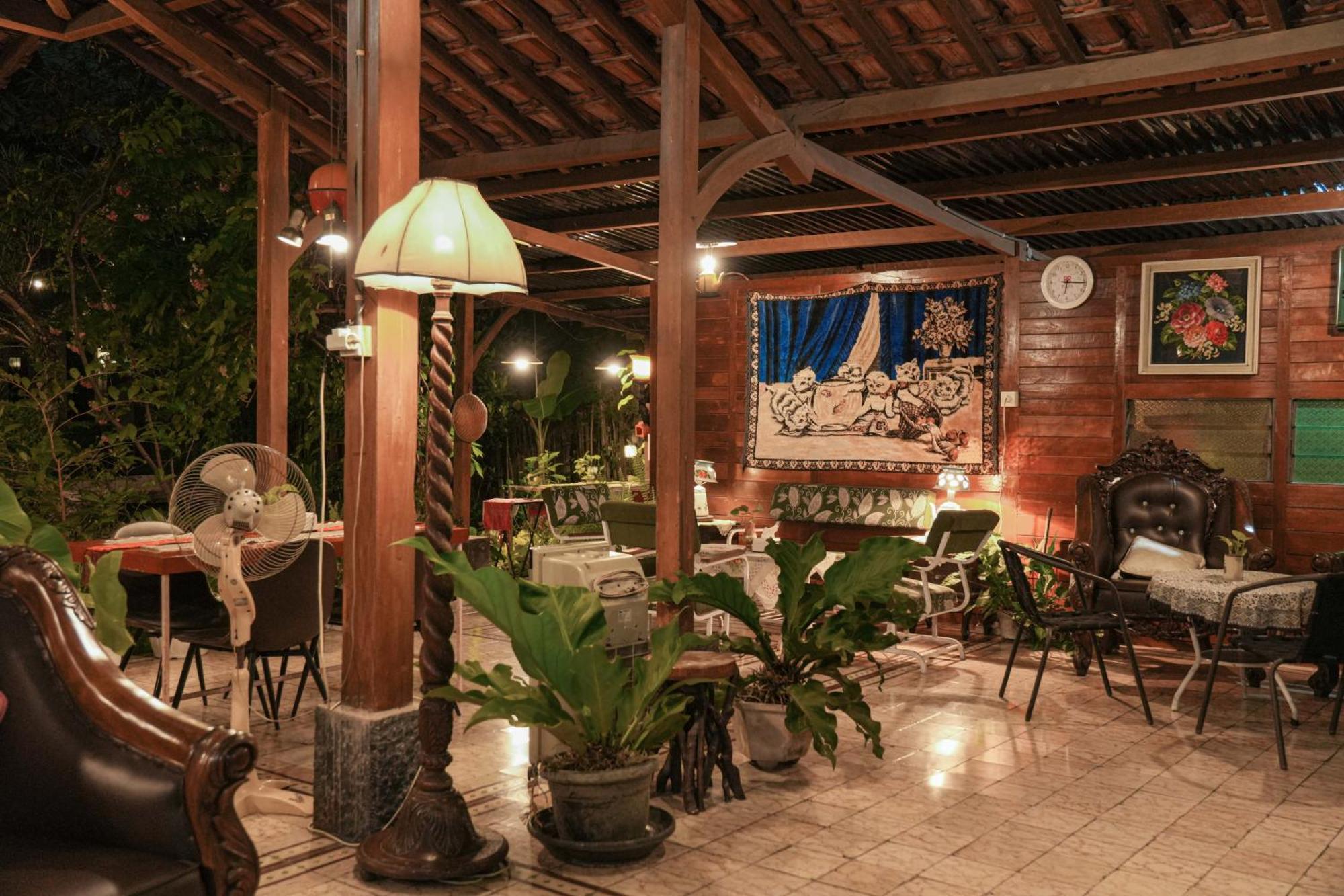 Djajanti House Bed & Breakfast Semarang Ngoại thất bức ảnh