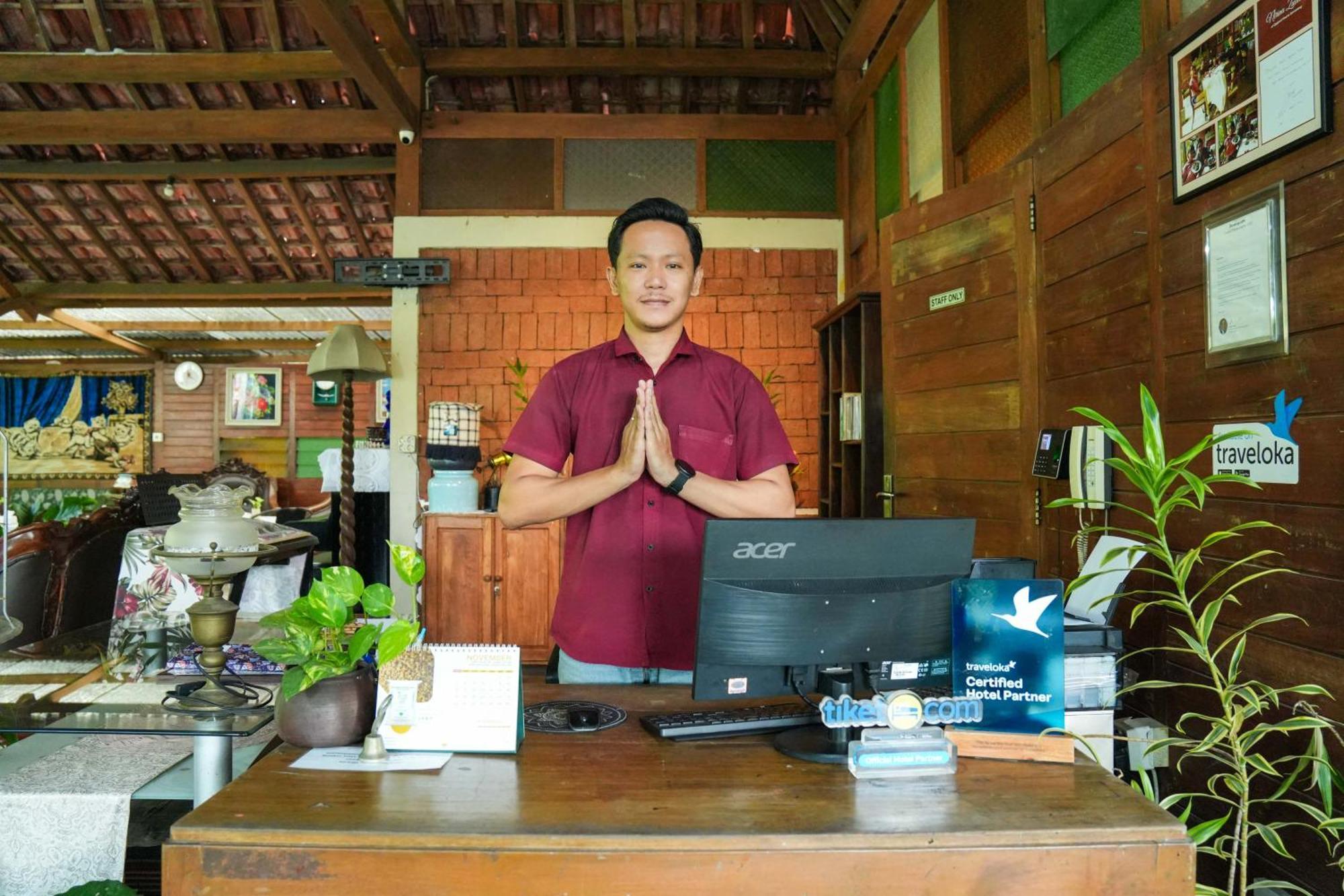 Djajanti House Bed & Breakfast Semarang Ngoại thất bức ảnh