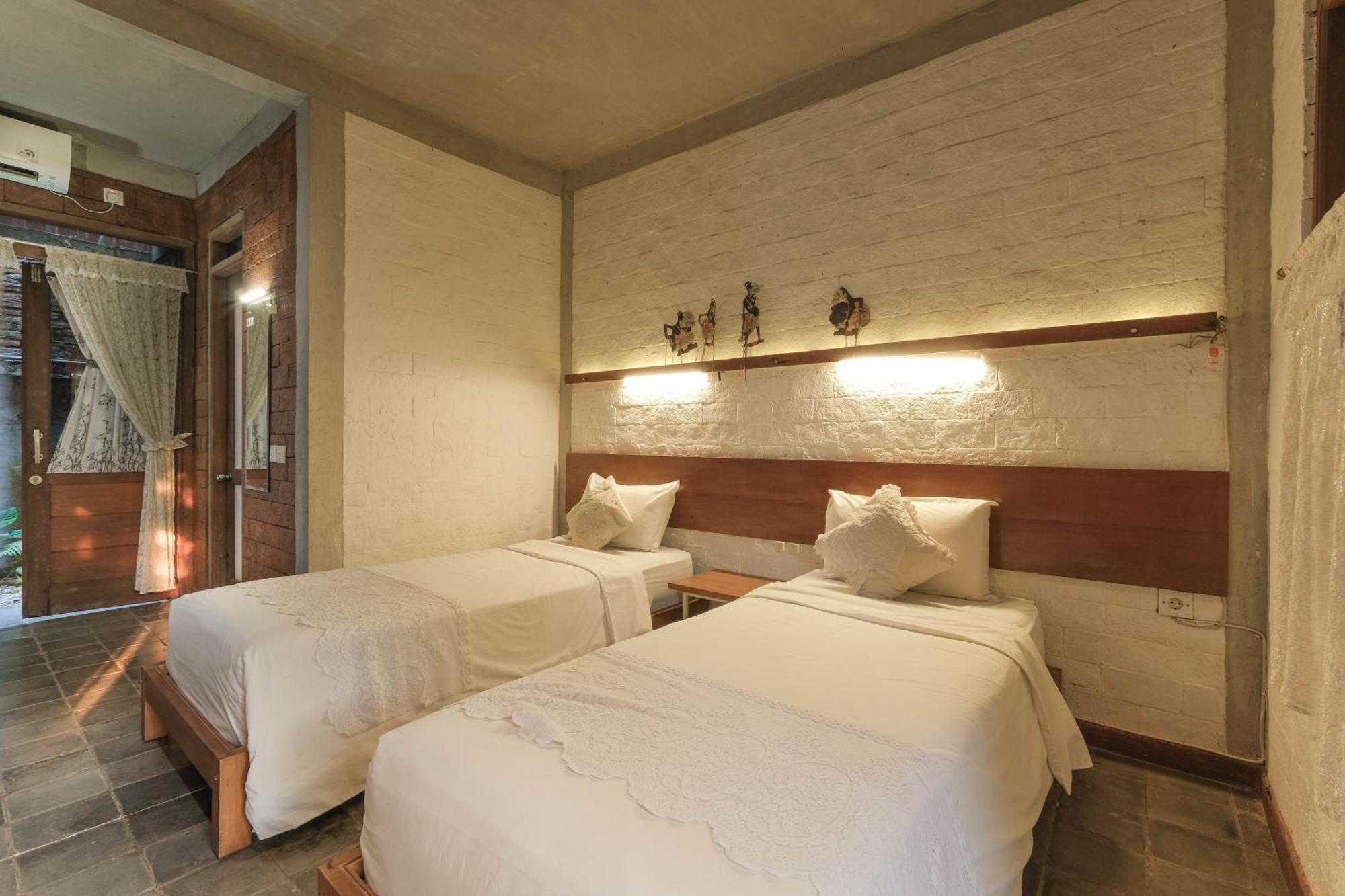 Djajanti House Bed & Breakfast Semarang Ngoại thất bức ảnh