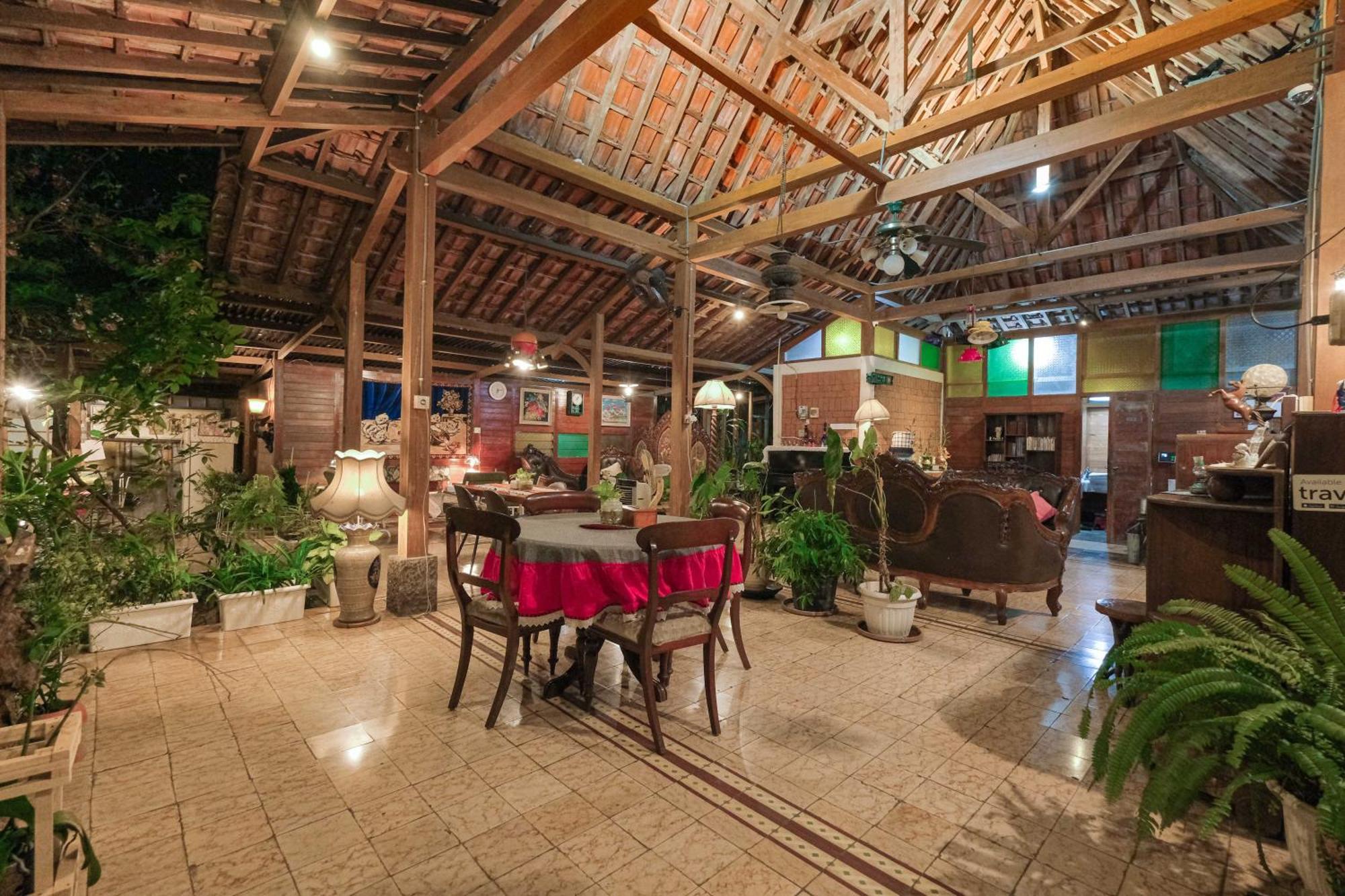 Djajanti House Bed & Breakfast Semarang Ngoại thất bức ảnh