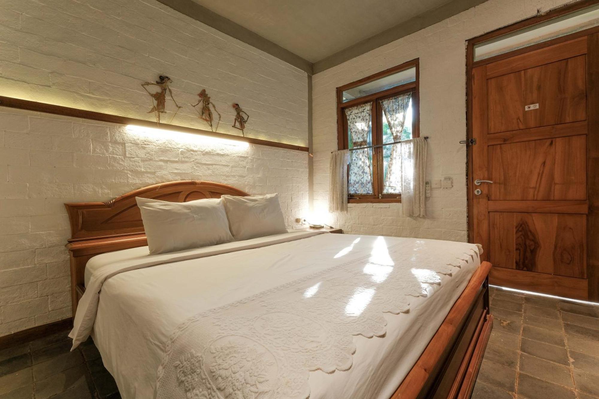 Djajanti House Bed & Breakfast Semarang Ngoại thất bức ảnh