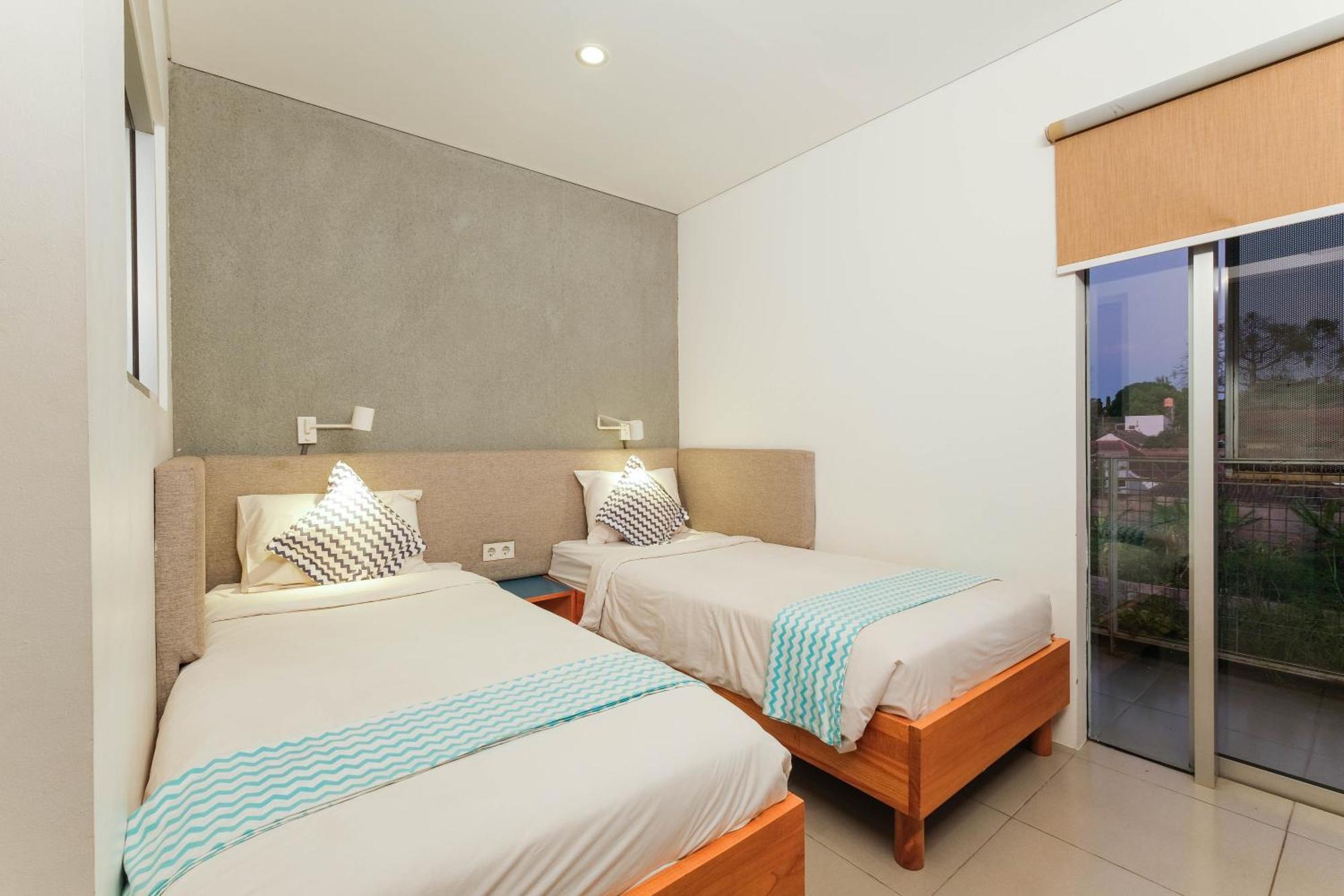 Djajanti House Bed & Breakfast Semarang Ngoại thất bức ảnh