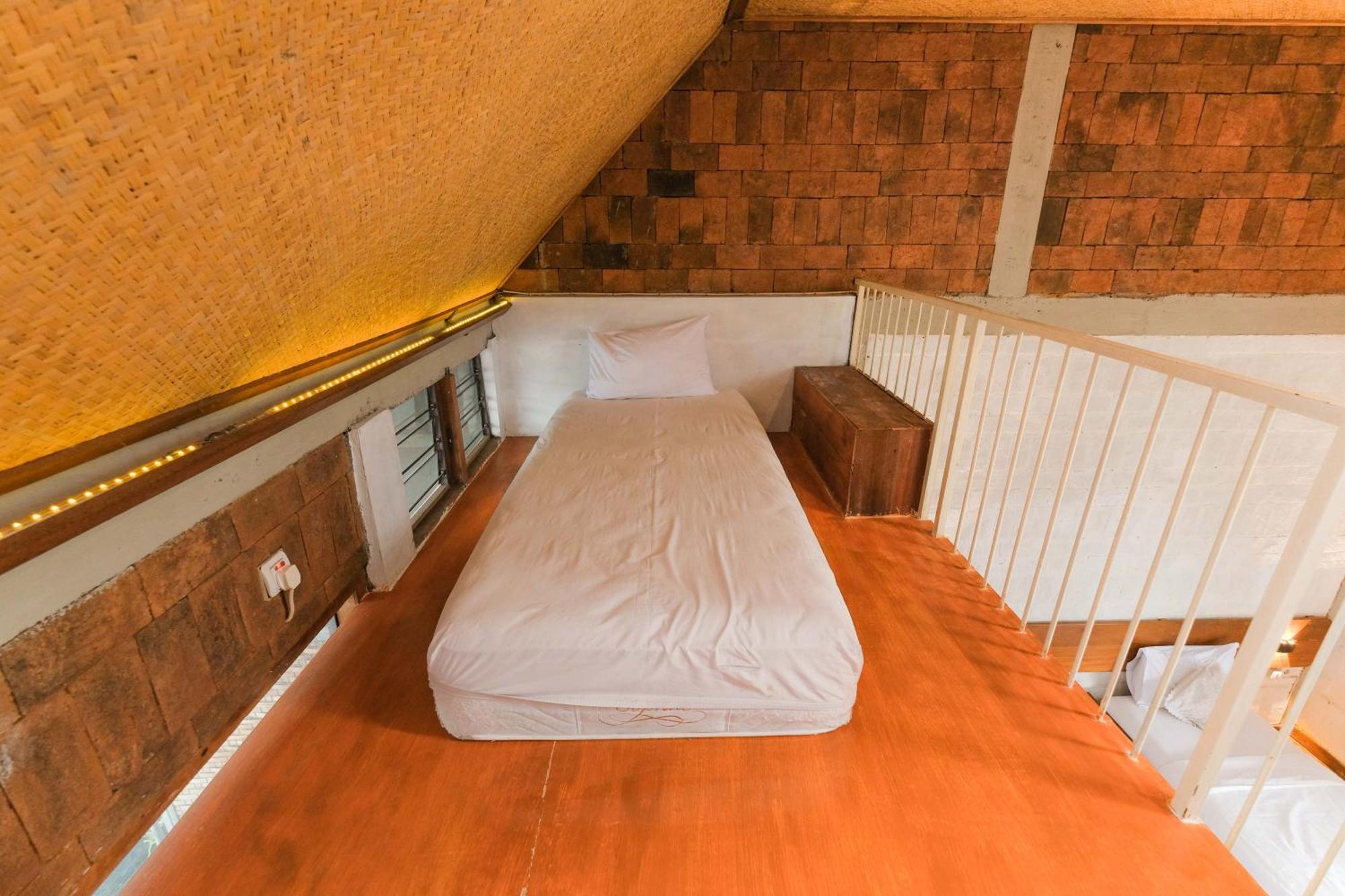 Djajanti House Bed & Breakfast Semarang Ngoại thất bức ảnh