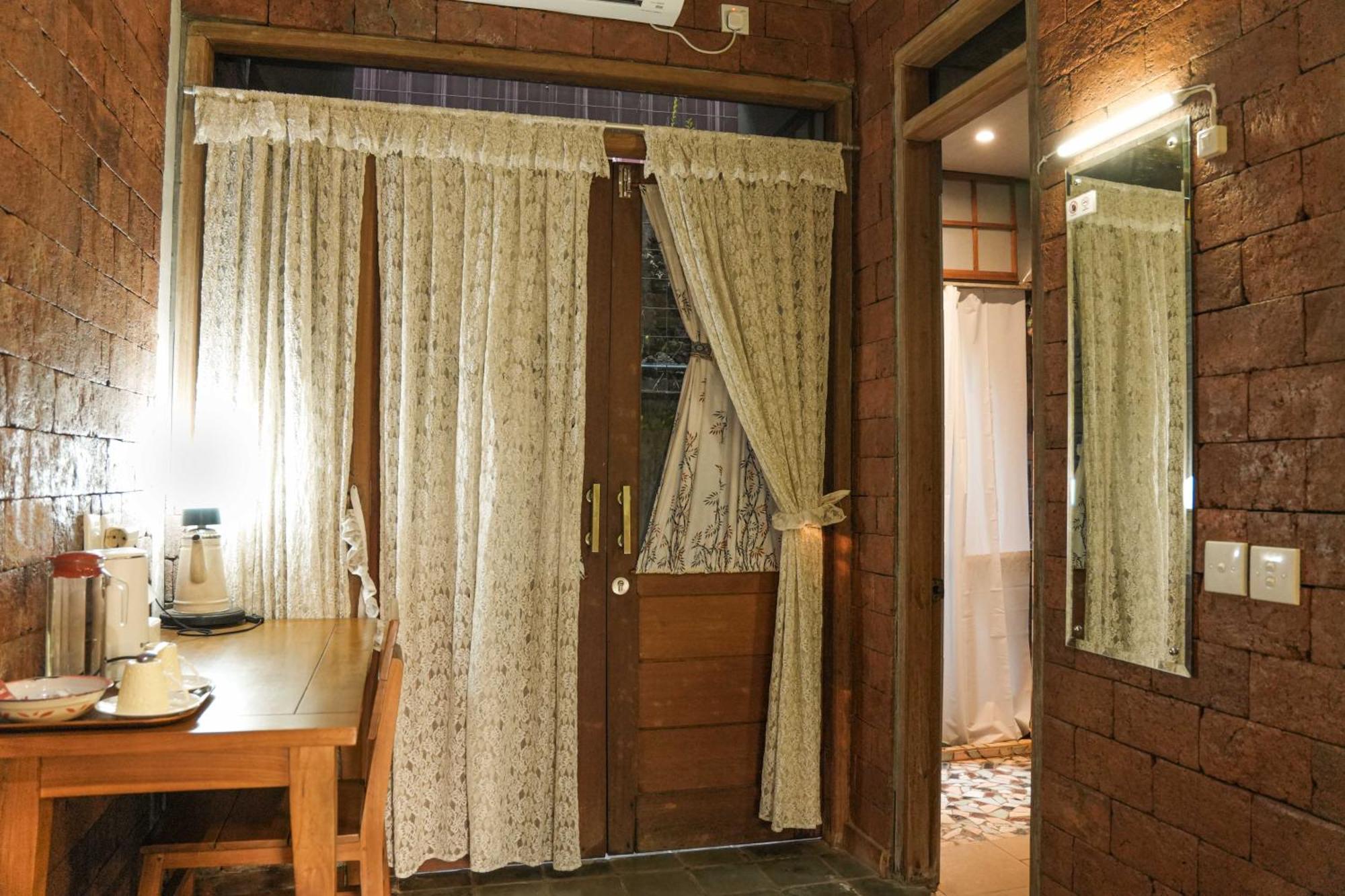 Djajanti House Bed & Breakfast Semarang Ngoại thất bức ảnh
