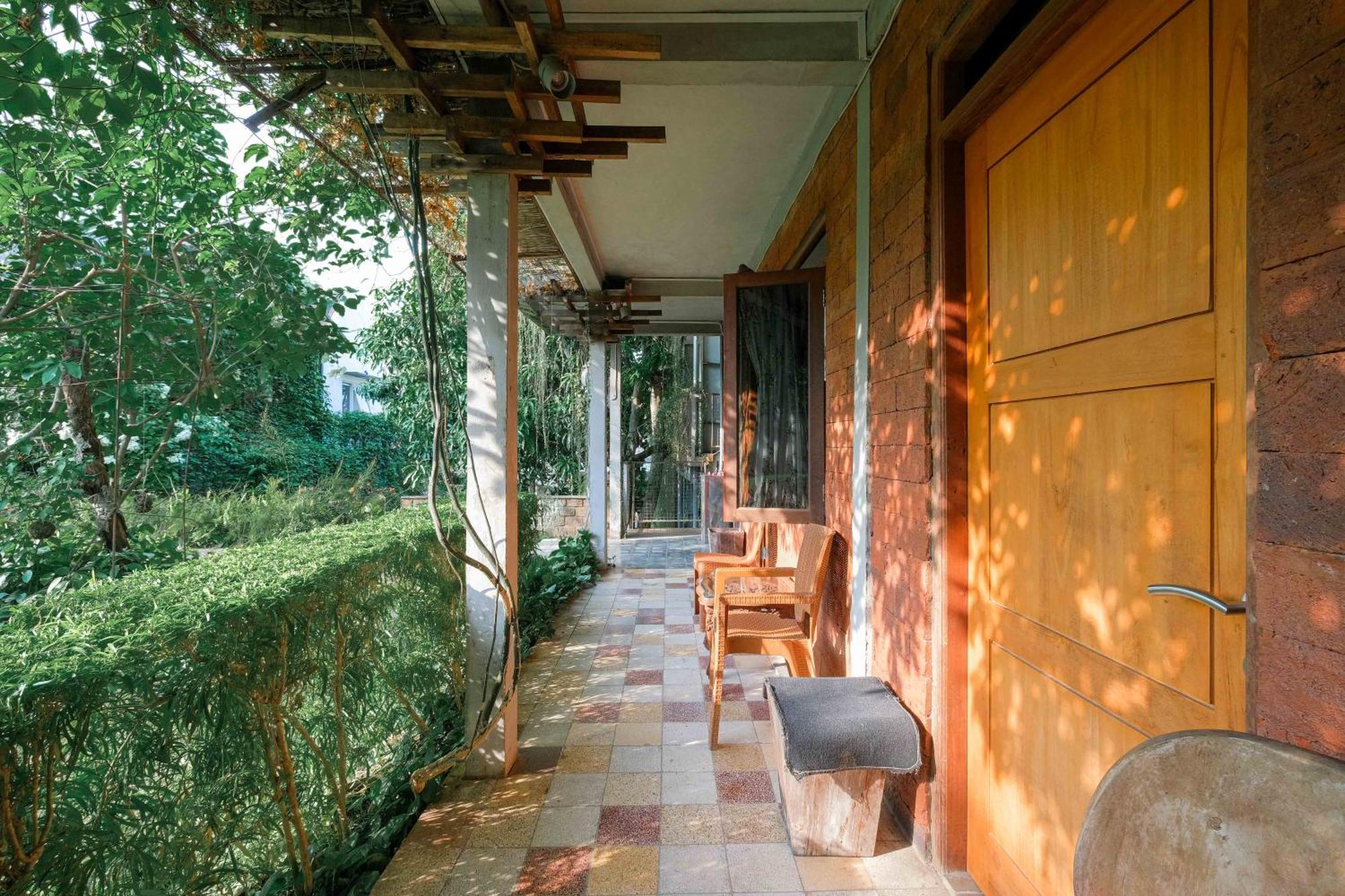 Djajanti House Bed & Breakfast Semarang Ngoại thất bức ảnh