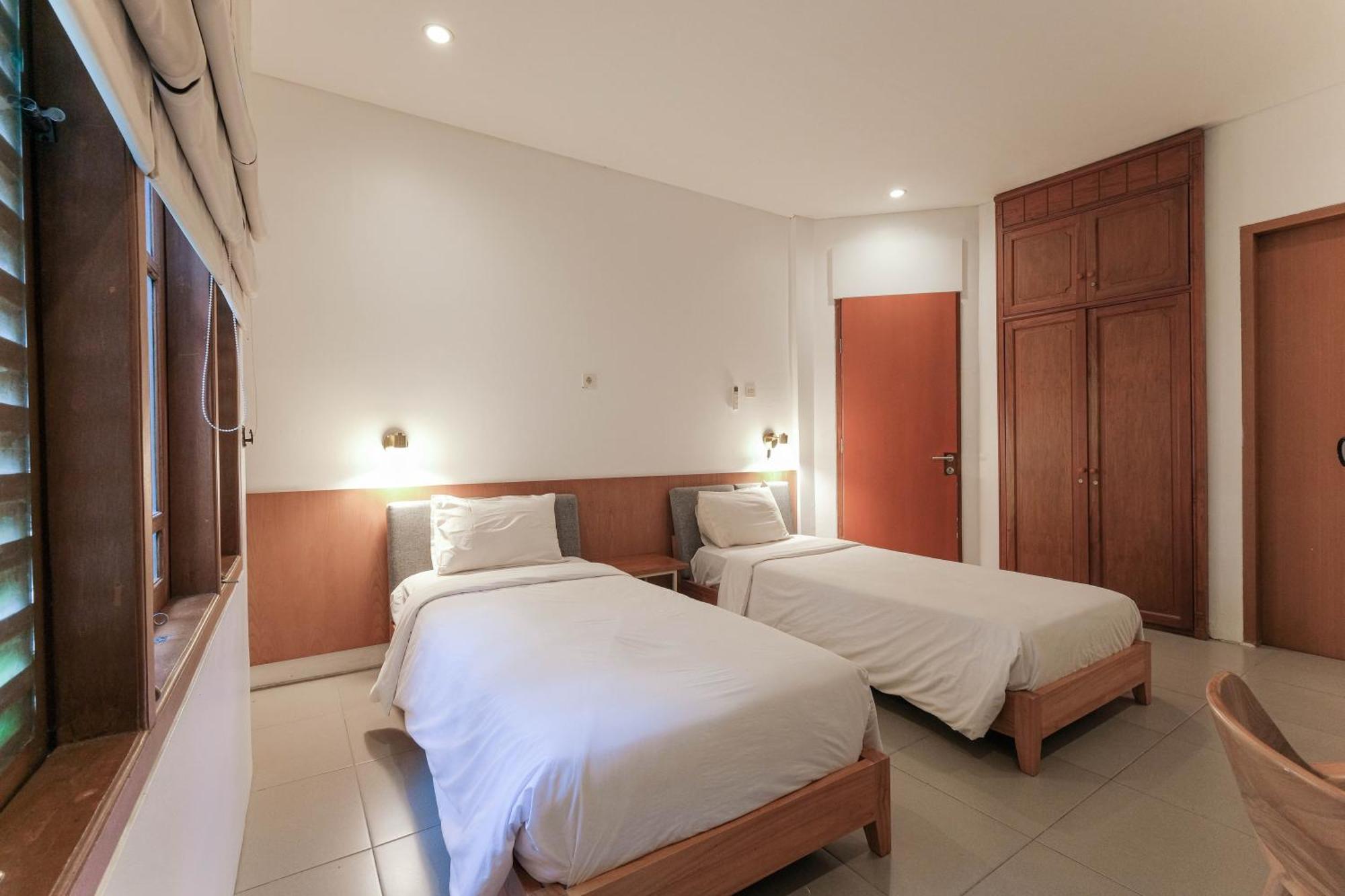 Djajanti House Bed & Breakfast Semarang Ngoại thất bức ảnh
